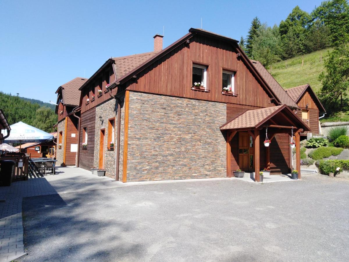 Hotel U Veselé lišky Hutisko Exterior foto