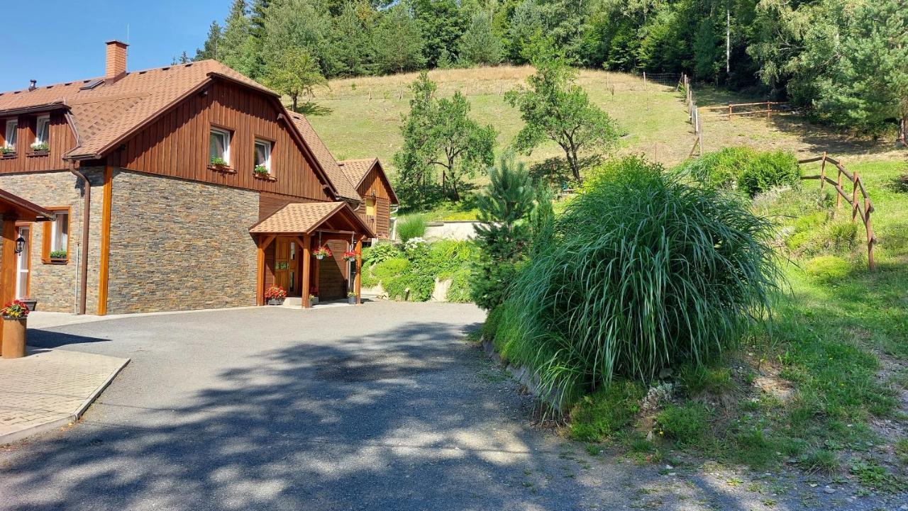 Hotel U Veselé lišky Hutisko Exterior foto