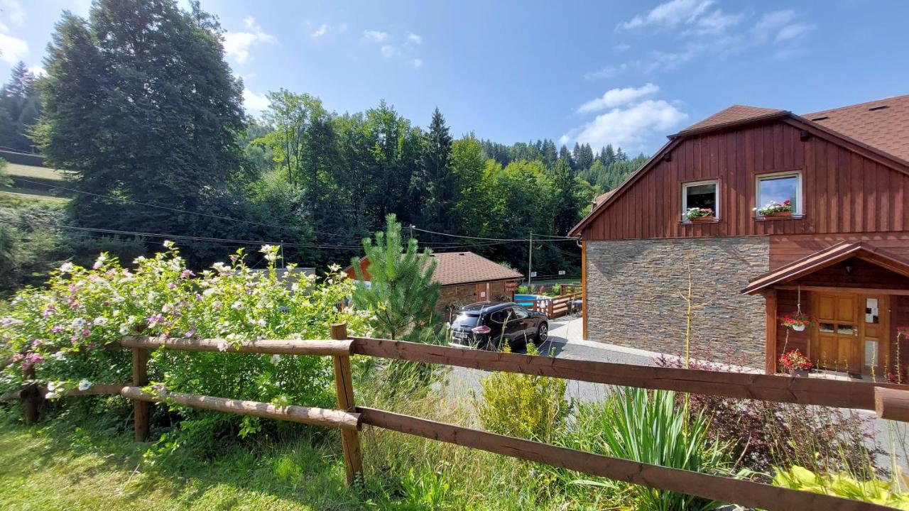 Hotel U Veselé lišky Hutisko Exterior foto