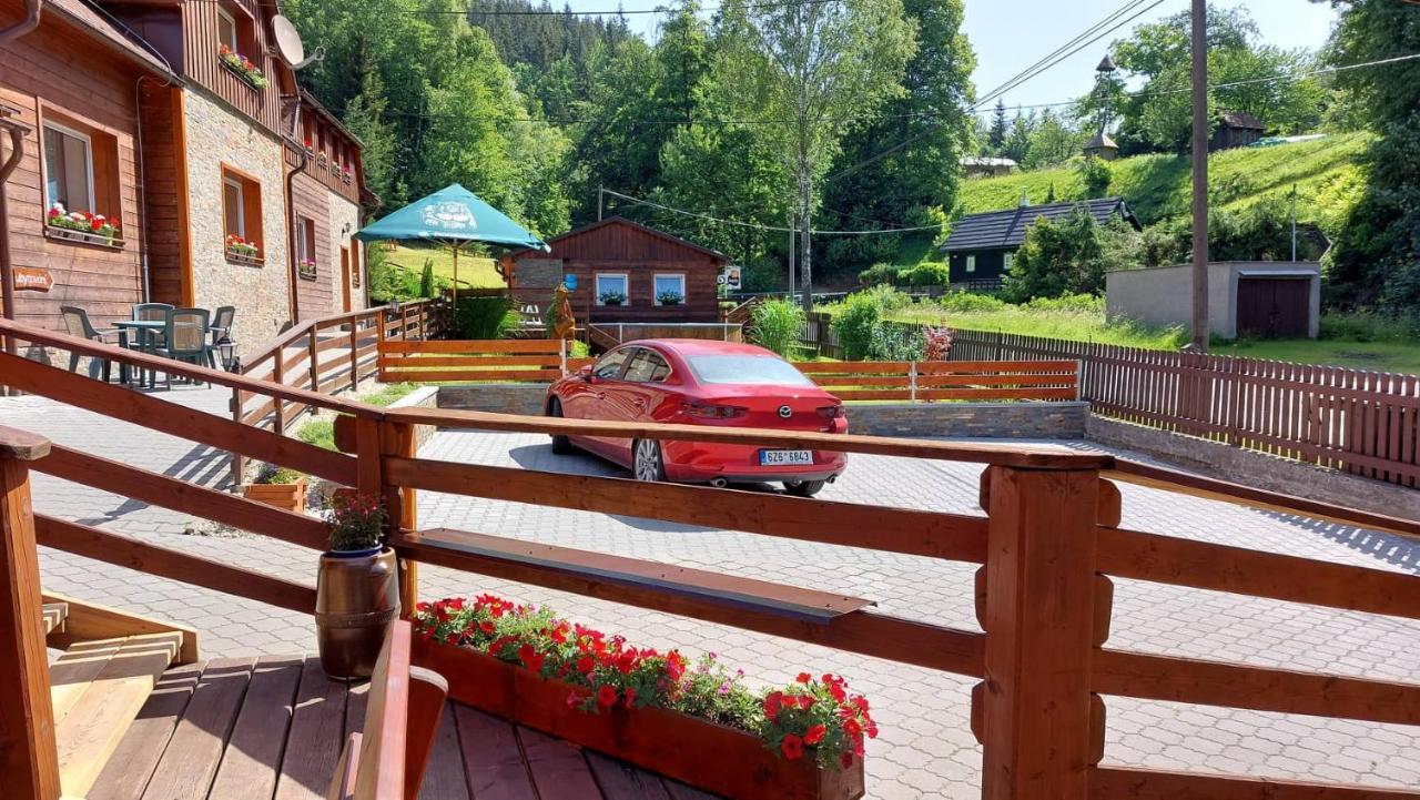 Hotel U Veselé lišky Hutisko Exterior foto