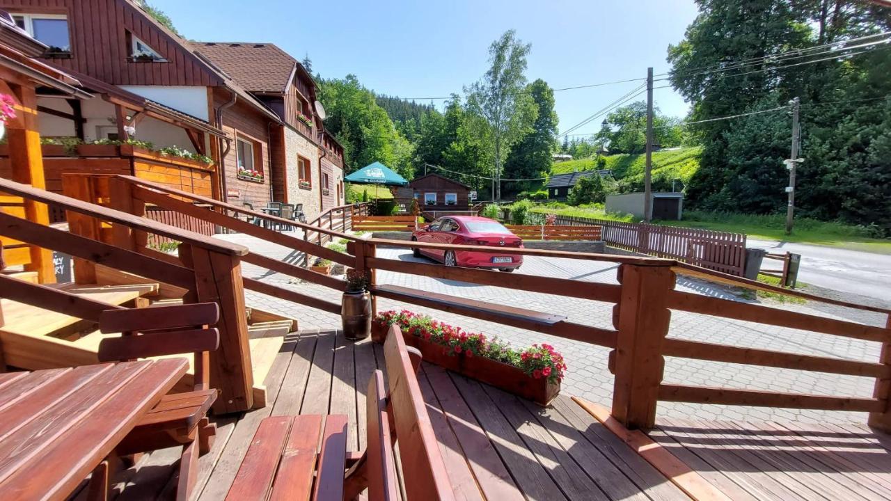 Hotel U Veselé lišky Hutisko Exterior foto