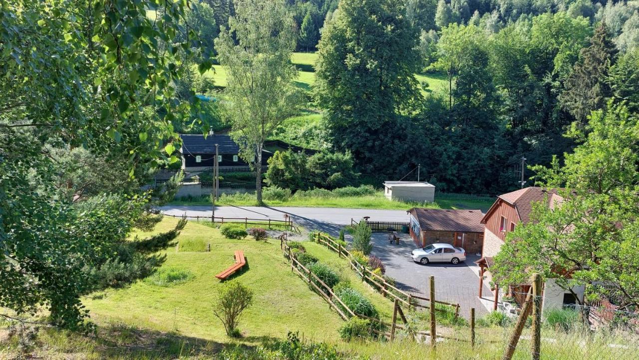 Hotel U Veselé lišky Hutisko Exterior foto