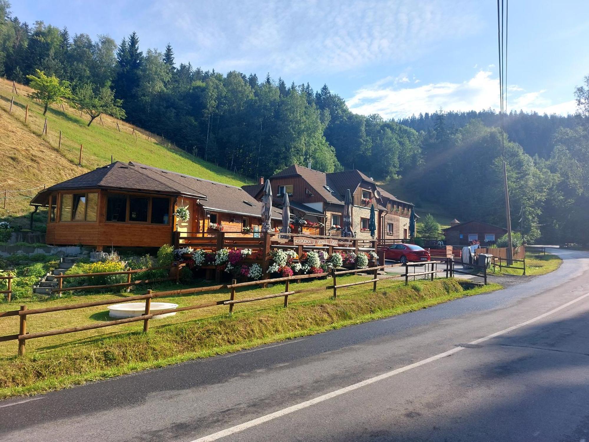 Hotel U Veselé lišky Hutisko Exterior foto