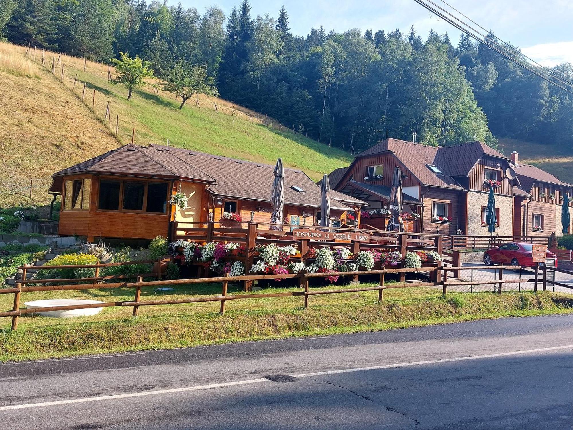 Hotel U Veselé lišky Hutisko Exterior foto